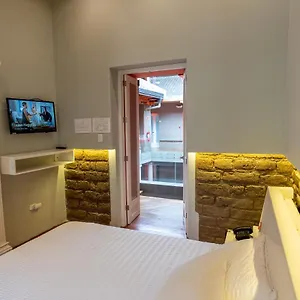 https://casa-anabela-hotel-boutique.hotelsquito.com